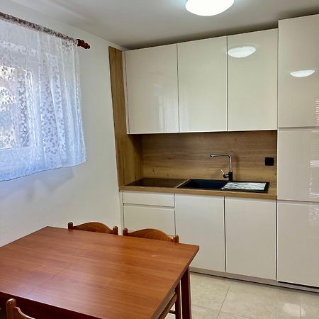 Apartment Sara Нивице Екстериор снимка