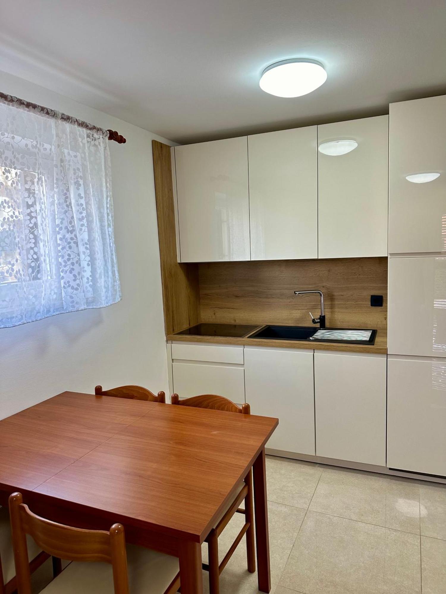 Apartment Sara Нивице Екстериор снимка