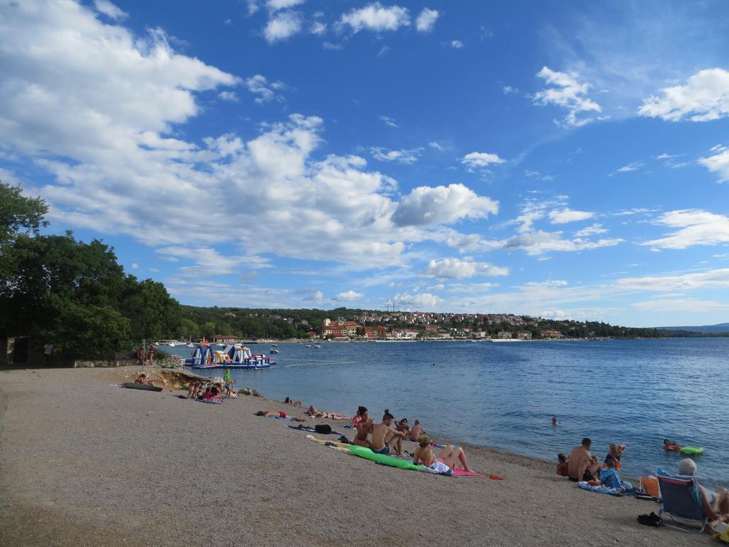 Apartment Sara Нивице Екстериор снимка