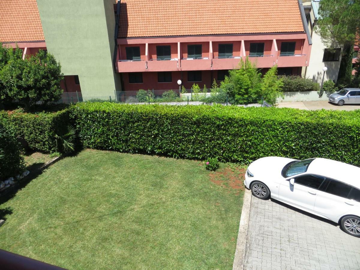 Apartment Sara Нивице Екстериор снимка